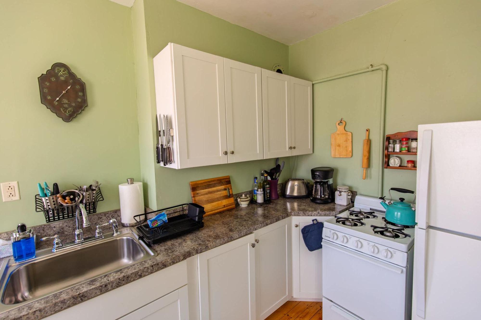 Centrally Located With Lake Views Burlington Eksteriør billede